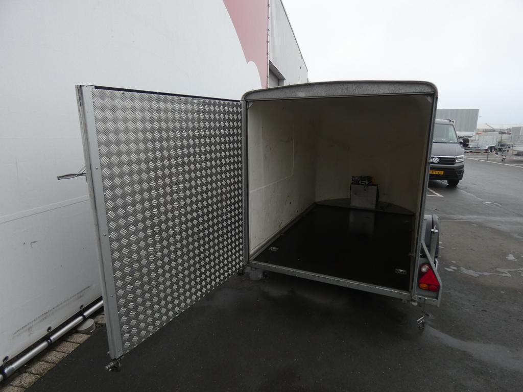 Easyline Gesloten aanhangwagen enkelas 300x151x170cm 1300kg